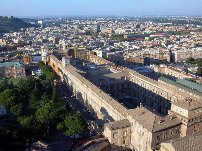 Exclusive Sunday Tour of Vatican Museums & Sistine Chapel - Walking through the Gallery of Maps