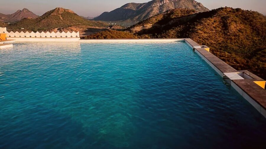 Experience Luxury: Private Museum, Vintage Car Ride - The architecture and family story