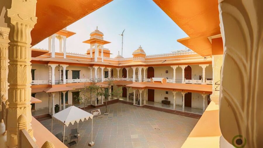 Experience Luxury: Private Museum, Vintage Car Ride - What the private format changes