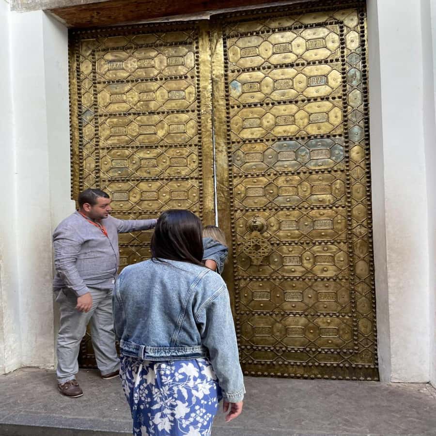 Fes: Museum, Al Attarine Madrasa & Tannery and Medina Tour - What the shopping stops are really like