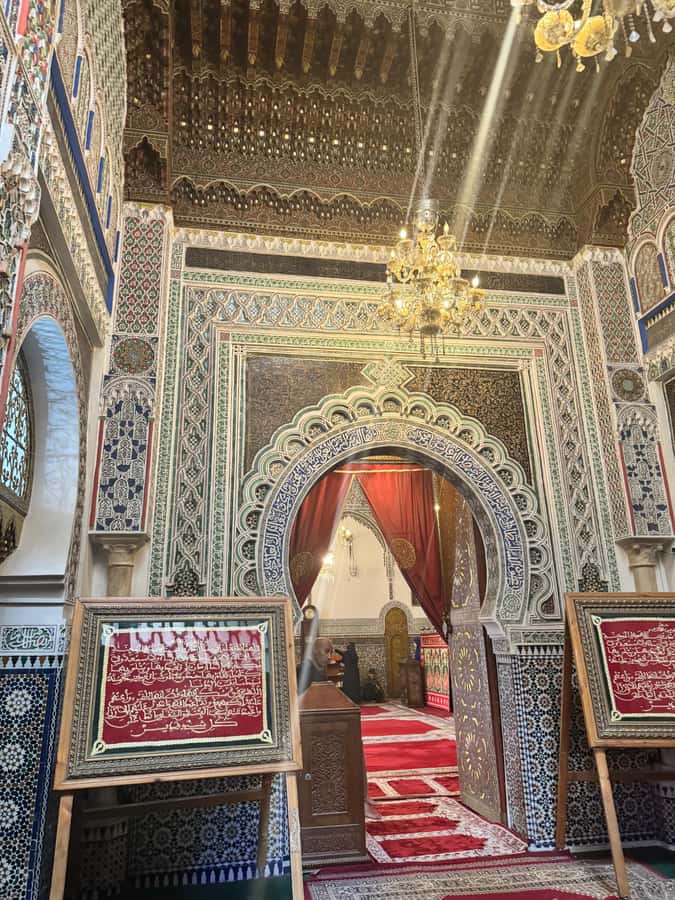 Fes: Museum, Al Attarine Madrasa & Tannery and Medina Tour - How the guides shape the experience