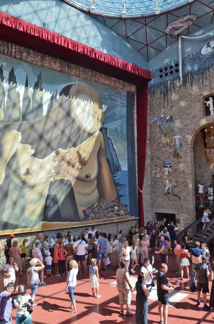 Figueres: Dalí Theatre-Museum Guided Tour with Tickets - The Rainy Taxi and Dalí’s theatrical humor