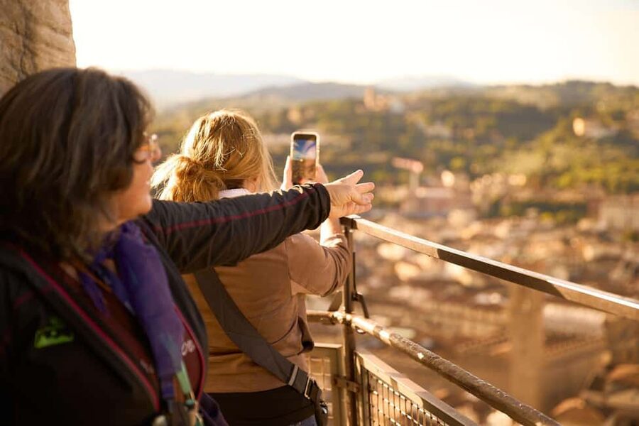 Florence: Accademia Gallery Guided Tour with an Art Expert - Meeting your guide on Via Ricasoli