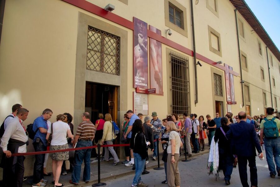 Florence: Accademia Gallery Skip the Line Small Group Tour - What the one-hour format really means