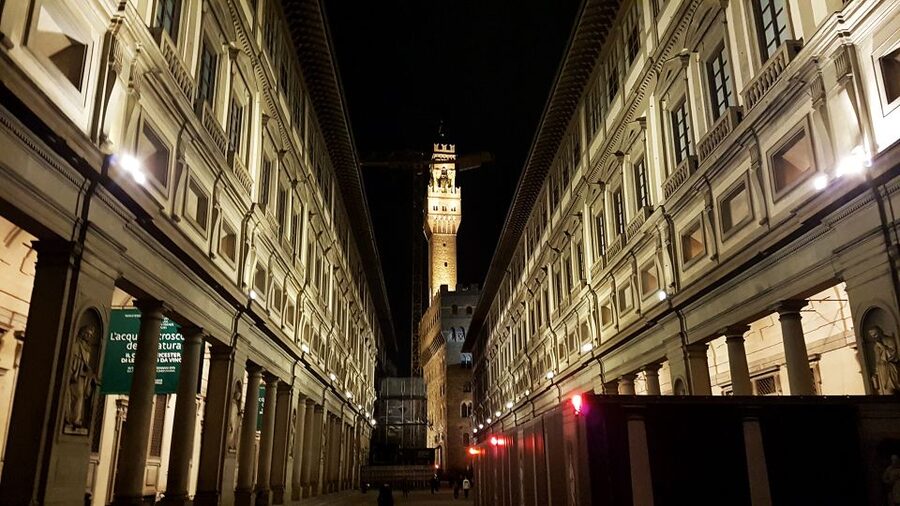 Florence: City Walking Tour and Uffizi Gallery Visit - Entering the Uffizi with priority access