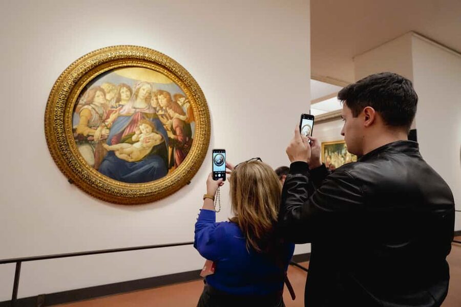 Florence: Fast Track Uffizi Gallery Guided Tour - The building is part of the tour