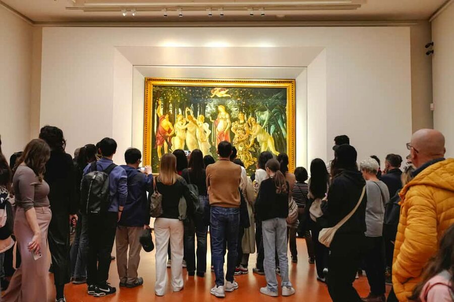 Florence: Fast Track Uffizi Gallery Guided Tour - Meeting at Leonardo’s statue