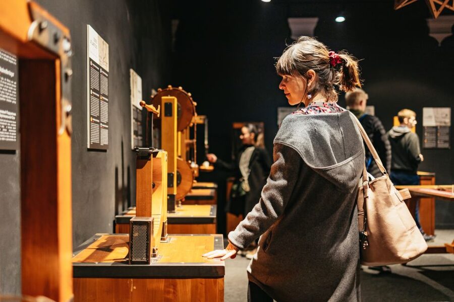 Florence: Leonardo Interactive Museum Entry Ticket - What the audio guide adds