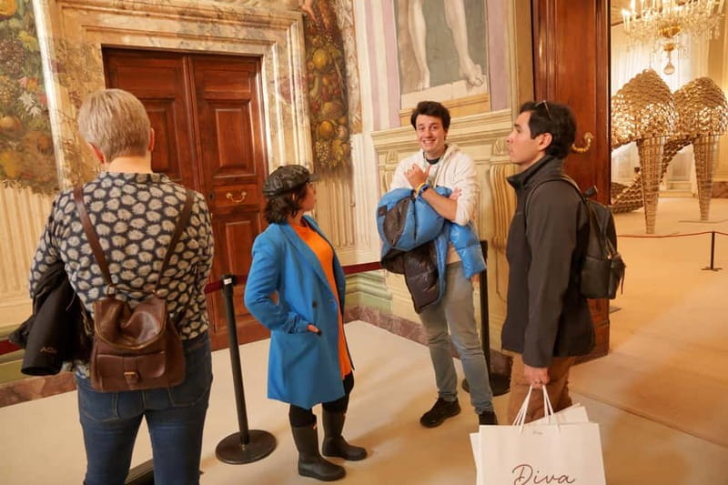 Florence: Palatina Gallery and Pitti Palace Guided Tour - Hearing the guide inside a quiet gallery