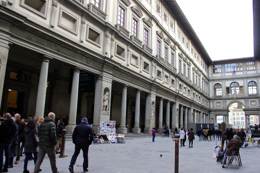 Florence: Skip-the-Line Uffizi Museum Tour Kids & Families - Entering the Uffizi without the long wait