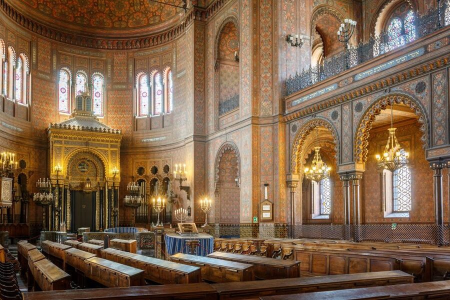 Florence: Synagogue and Jewish Museum Entry Ticket - Seeing the prayer hall and the green dome