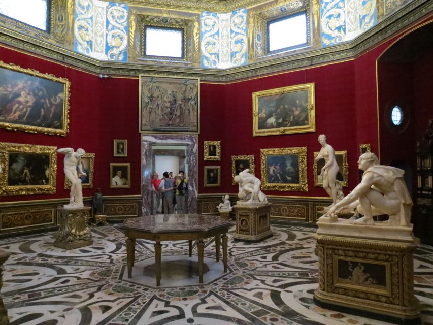Florence: Uffizi Gallery Private Treasure Hunt for Families - Botticelli, Caravaggio, Leonardo, and Medici commissions