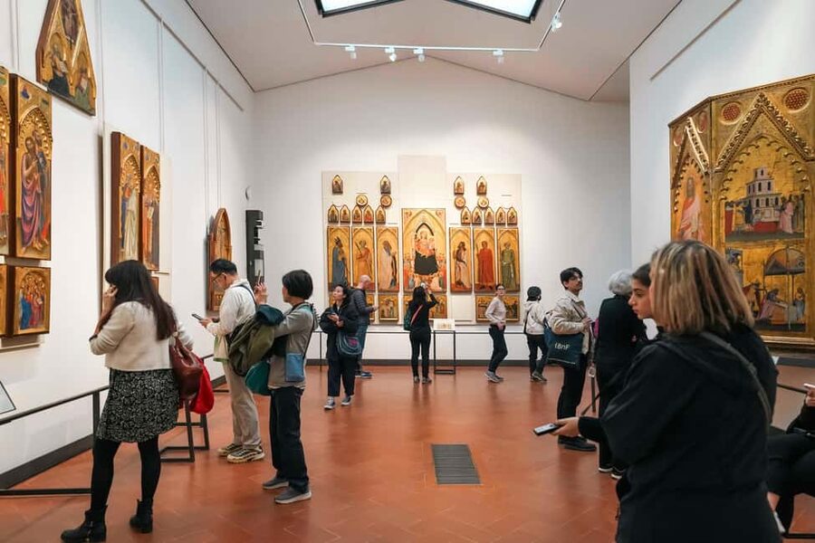 Florence: Uffizi Gallery Reserved-Entry VIP Tour - What you see in the first galleries