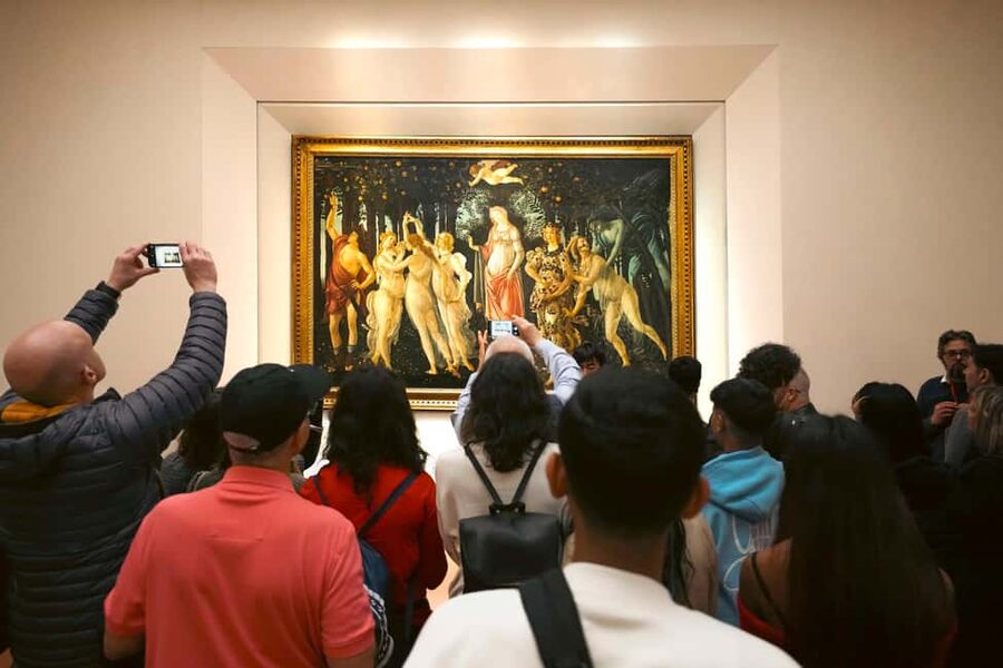 Florence: Uffizi Gallery Reserved-Entry VIP Tour - Leonardo da Vinci and Michelangelo