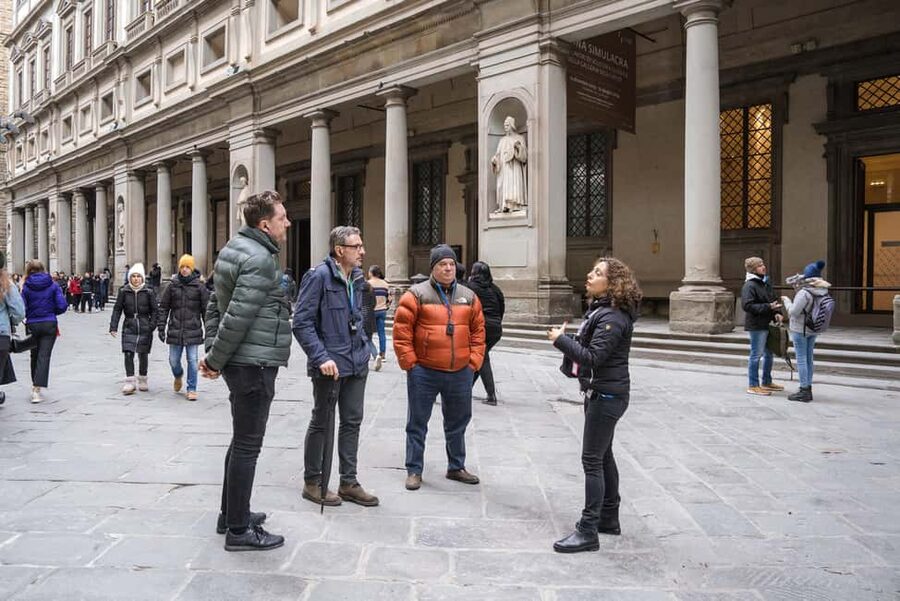 Florence: Uffizi Gallery Skip-the-Line Guided Tour - Entering the Uffizi with a priority ticket