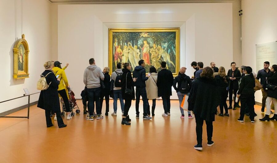 Florence: Uffizi Gallery Small-Group Guided Tour with Ticket - Sculptures, tapestries, and the spaces between masterpieces