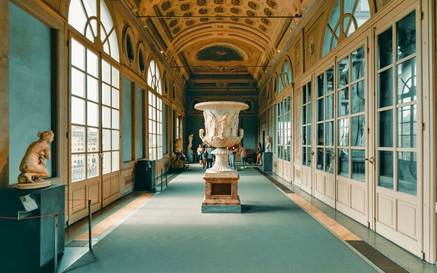 Florence: Uffizi Gallery Small Group with Entrance Tickets - A small group, with a quick pace