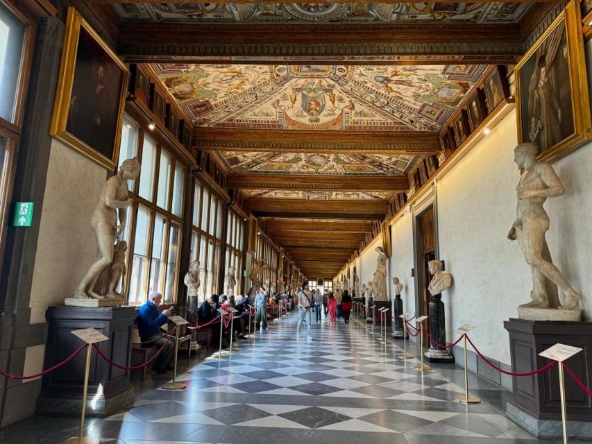 Florence: Uffizi Gallery Timed-Entry Ticket with Escort - Meeting the host by Leonardo da Vinci’s statue