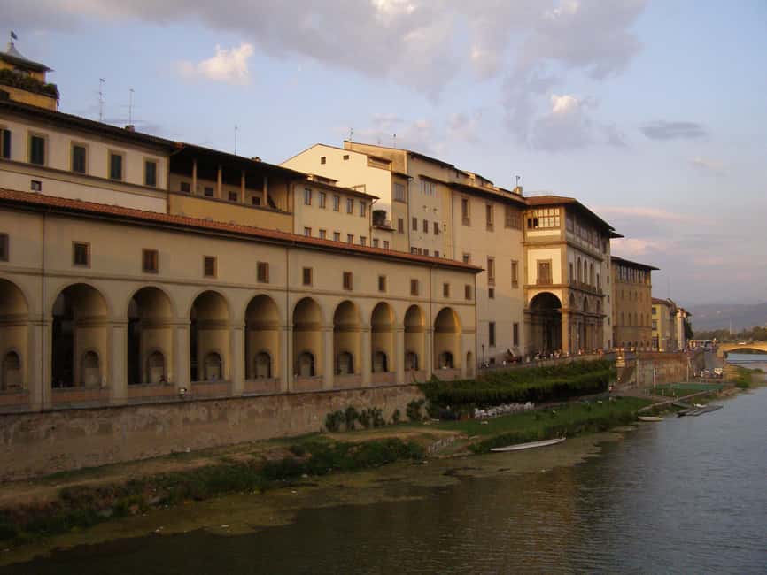 Florence: Vasari Corridor and Uffizi Gallery Exclusive Tour - What to bring and what to leave behind