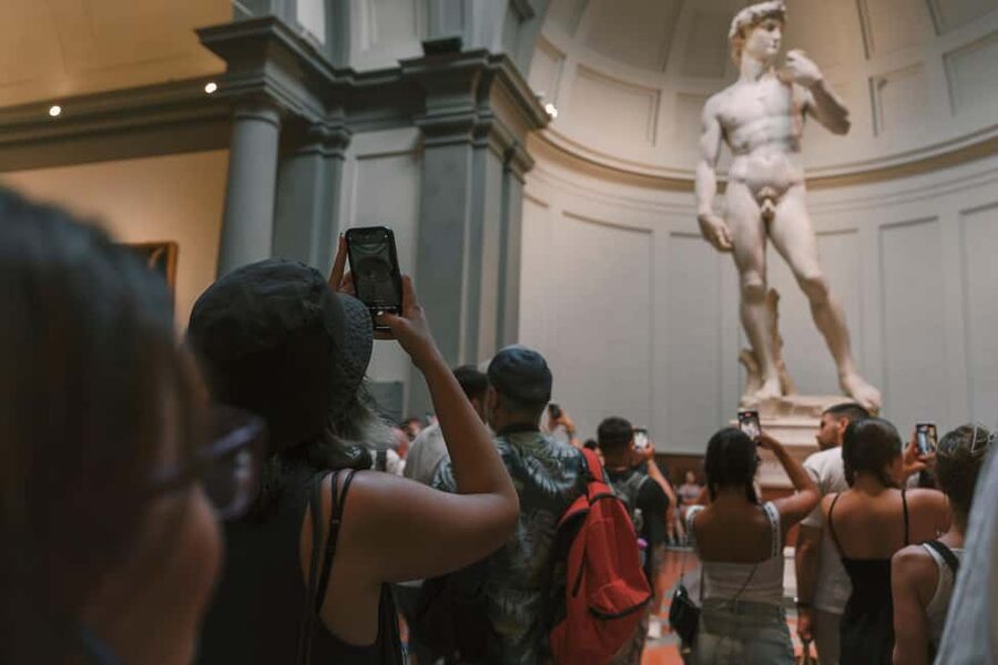 Florence: Walking Tour with David, Duomo & Uffizi Gallery - Ponte Vecchio and the one-hour lunch break