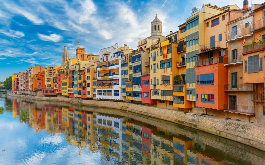 From Barcelona: Girona, Figueres, Dalí Museum, and Cadaqués - Girona: stone lanes and a short medieval introduction