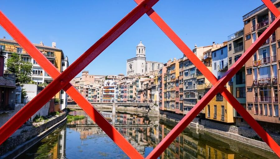From Barcelona: Girona Guided Tour & Dalí Museum in Figueres - The Onyar River view and Girona’s filming locations