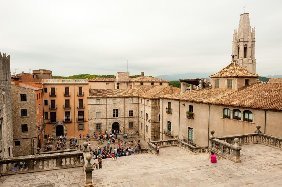 From Barcelona: Girona Guided Tour & Dalí Museum in Figueres - Figueres and the Dalí Theatre-Museum