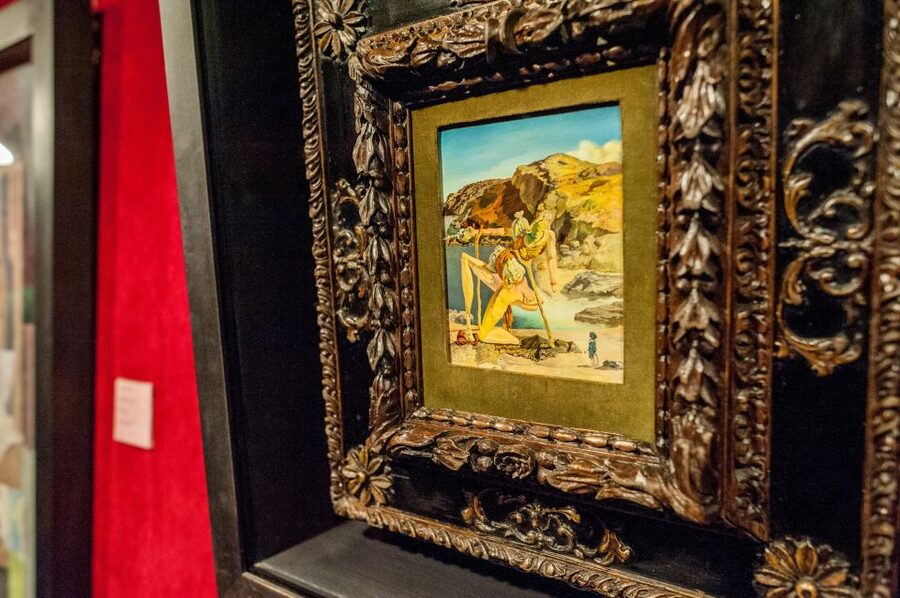 From Barcelona: Girona Guided Tour & Dalí Museum in Figueres - Guides, language, and group rhythm