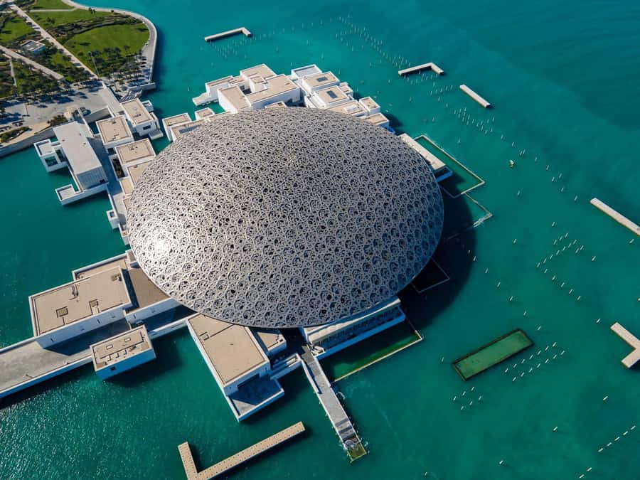 From Dubai: Abu Dhabi Grand Mosque & Louvre Museum Full-Day - The 30-minute break and Abu Dhabi Corniche