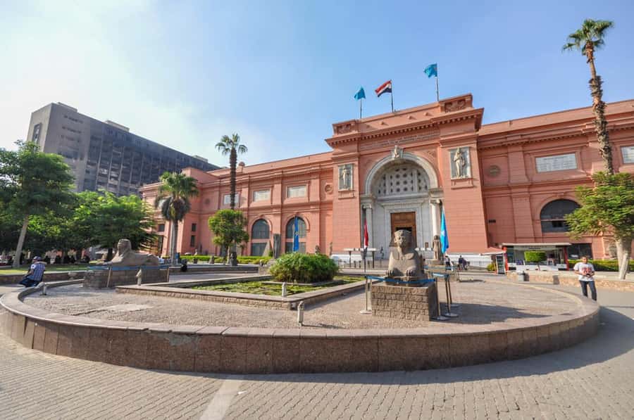 From Hurghada: Pyramids & Museum Small Group Tour by Van - Lunch at a local Egyptian restaurant