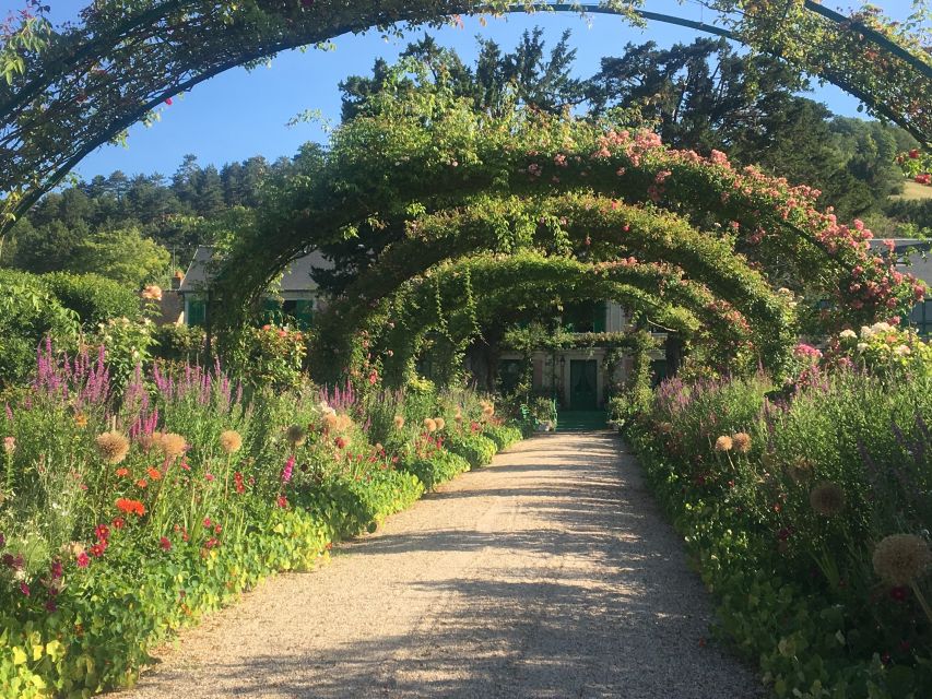 From Paris: Private Trip to Giverny, Monet's House & Museum - The water garden and the famous green bridge