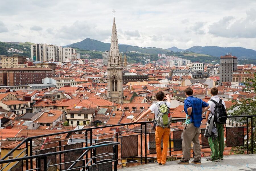 From San Sebastian: Bilbao, Guggenheim & Dragonstone Tour - Transport, meeting point, and what to pack