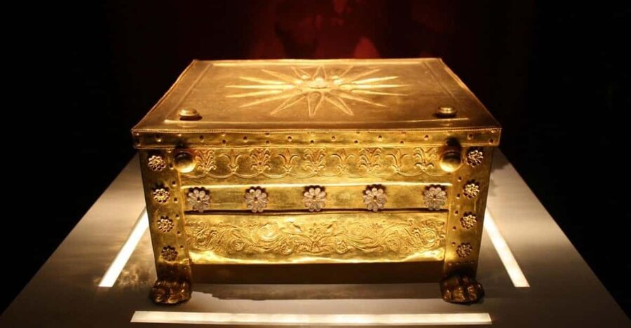 From Thessaloniki: Aigai Royal Tombs & Pella Museum Day Trip - Who should book this Aigai and Pella trip?