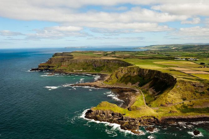 Giant's Causeway with the Titanic Exhibition and the best of Northern Ireland - A short look at Belfast city centre