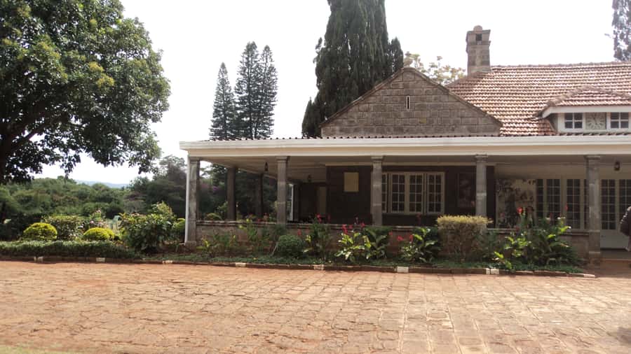 Giraffe Center and Karen Blixen Museum Tour from Nairobi - Optional dinner at Carnivore Restaurant