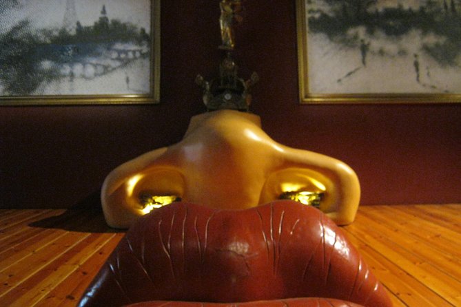 Girona and Dali Museum Full Day tour from Barcelona - The coach ride to Figueres and Dalí’s strange museum