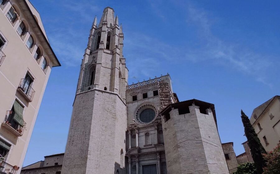Girona: Cathedral of Girona + Art Museum + St. Felix Church - St. Felix Church and its stone sarcophagi