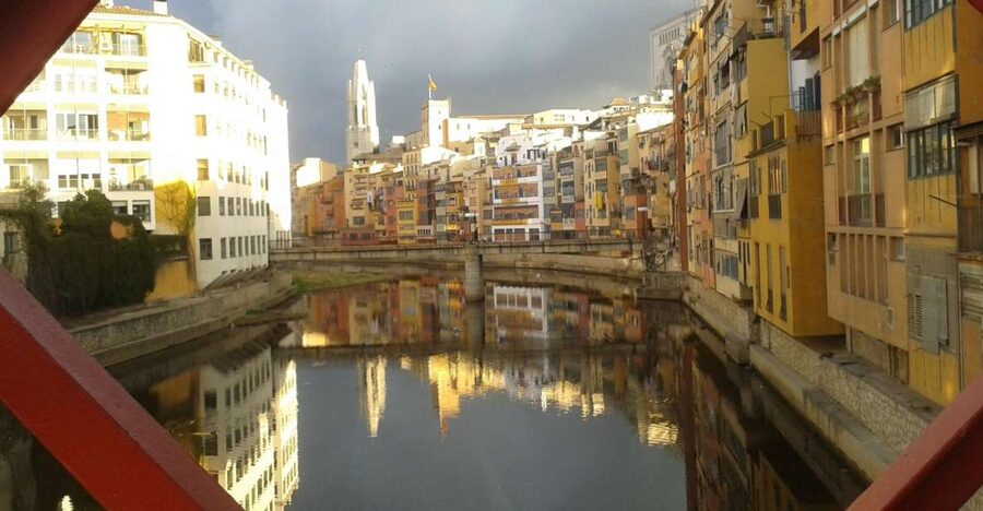 Girona: Jewish Heritage Guided City Tour and Museum Visit - The first hour: Girona’s old city and the Jewish neighborhood