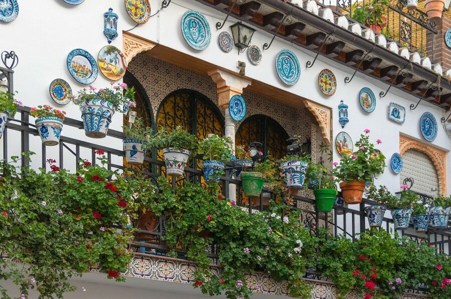 Granada: Albaicín, Sacromonte & Museum of Caves Walking Tour - Finishing at Paseo de los Tristes