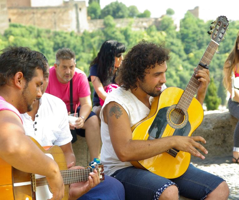 Granada: Albaicín, Sacromonte & Museum of Caves Walking Tour - Guides make the difference