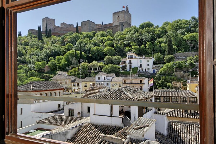 Granada: Palacio de los Olvidados and Torture Exhibition - Language, guidance, and reading the displays