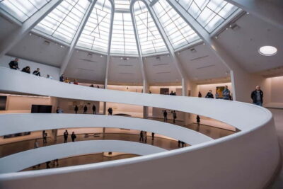 Guided tour of the exterior and access to the Guggenheim Museum