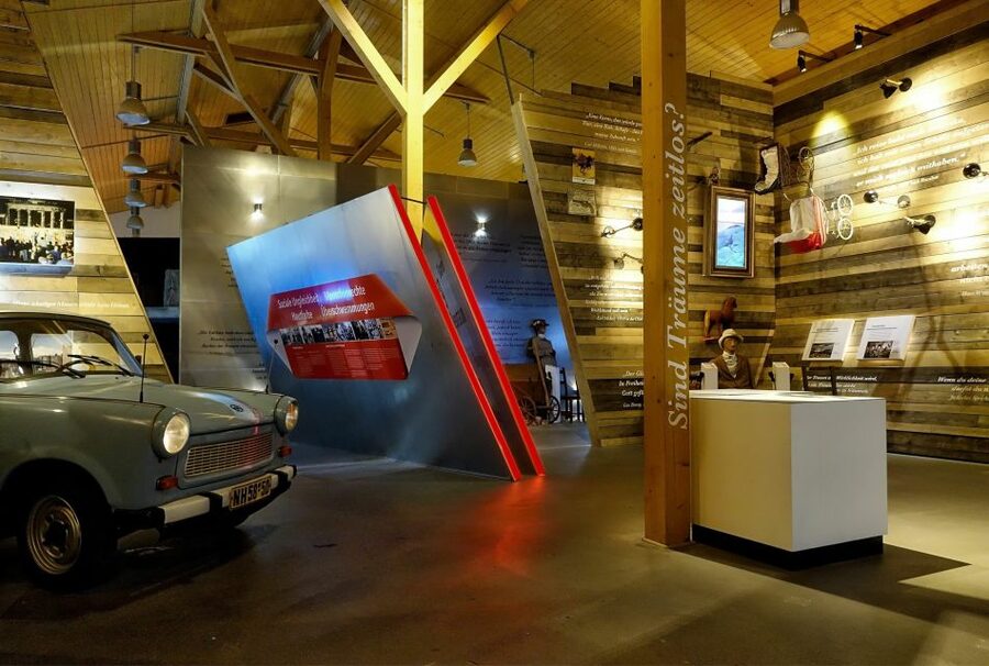 Hamburg: Emigration Museum BallinStadt Entry Ticket - Research your own family story at the genealogy station