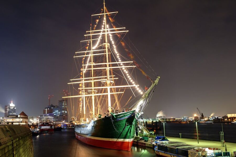 Hamburg: RICKMER RICKMERS Museum Entry Ticket - Nautical objects, art, and photography displays