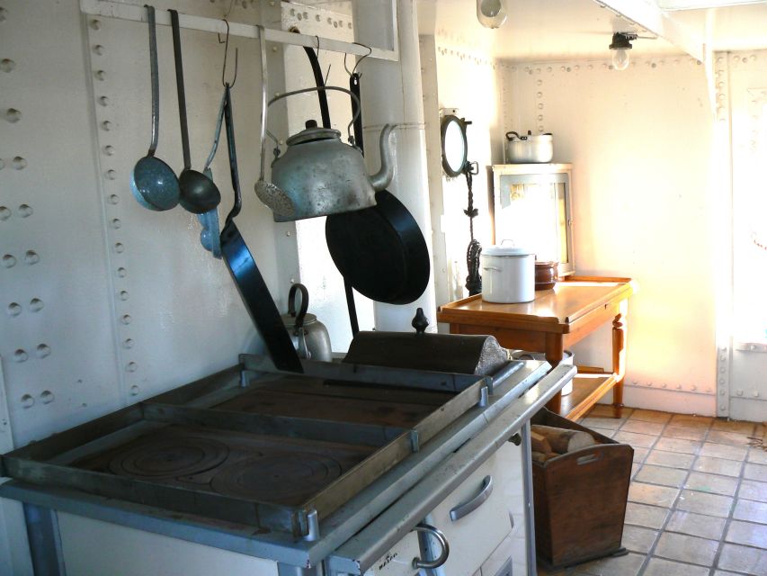 Hamburg: RICKMER RICKMERS Museum Entry Ticket - Who should make time for this ship