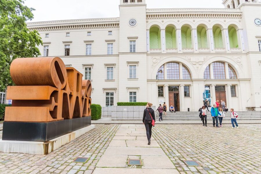 Hamburger Bahnhof Museum Entrance Ticket - The Rieckhallen and the museum’s size