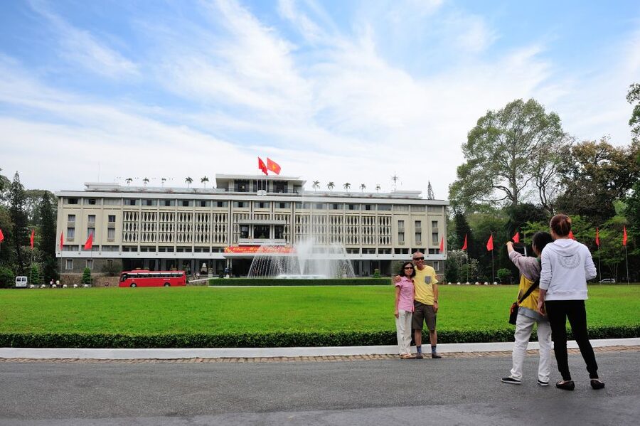 HCM: War Remnants Museum & Independence Palace Walking Tour - Small groups and the guide factor