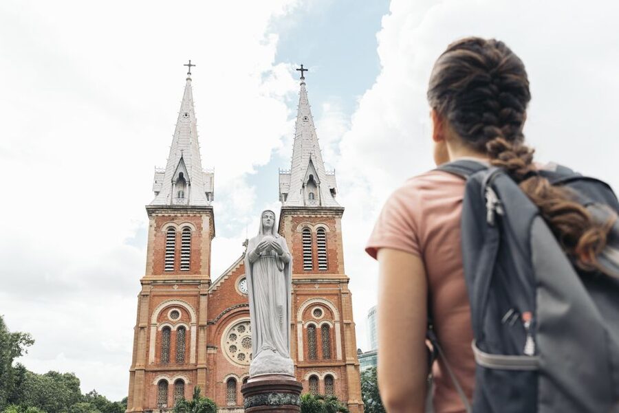 HCMC: English or German War History Tour: Tunnels & Museums - Notre Dame Cathedral and the Central Post Office