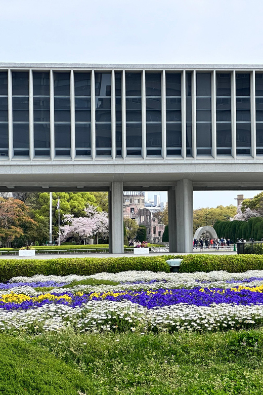 Hiroshima; Hiroshima Peace Memorial Museum and Castle Tour - Practical details that affect your day