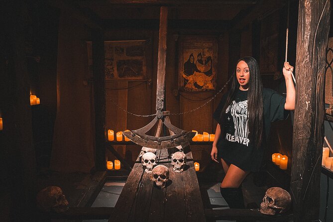 Hollywood: Medieval Torture Museum Ticket with Ghost Hunting - How the audio-guided visit works
